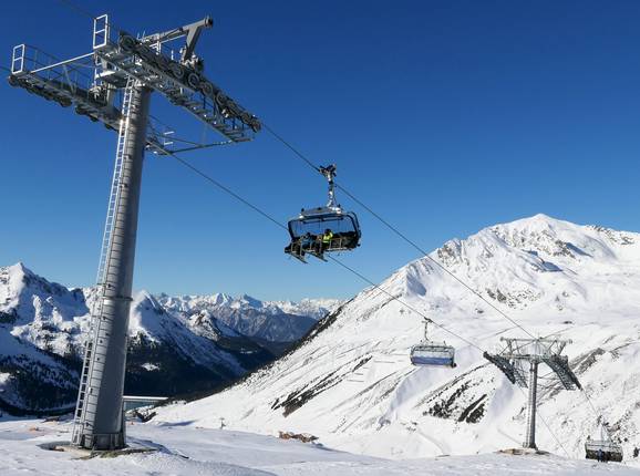 GaisKogelBahn - 6er Hochgeschwindigkeits-Sesselbahn (kuppelbar) mit Abdeckhauben und Sitzheizung