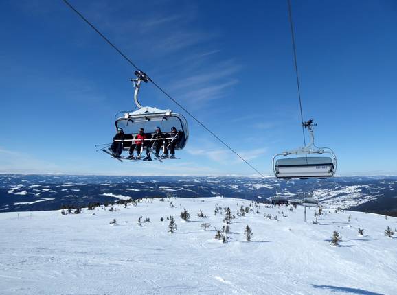 Hafjell 360 (Hafjelltoppen) (O) - 6er Hochgeschwindigkeits-Sesselbahn (kuppelbar) mit Abdeckhauben und Sitzheizung Hafjell 360 (Hafjelltoppen) (O) - 6er Hochgeschwindigkeits-Sesselbahn (kuppelbar) mit Abdeckhauben und Sitzheizung